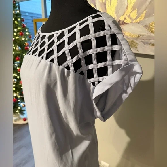 Express Lavender Short Sleeve Lattice Blouse size Large - Picture 2 of 4